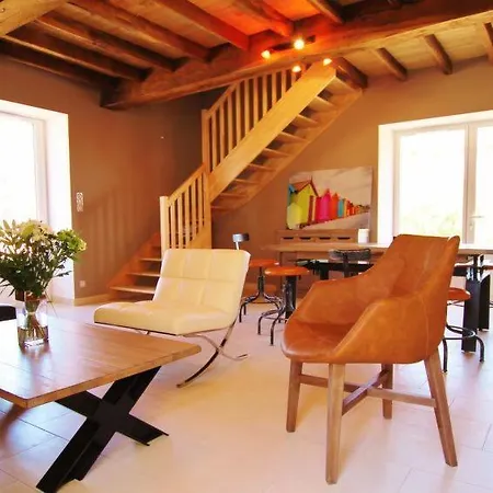 Hébergement de vacances Sleeps 8 Pool Wifi Avrillé