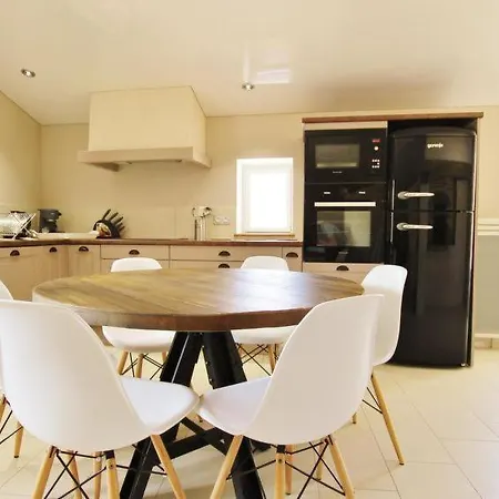 Sleeps 8 Pool Wifi Hébergement de vacances *