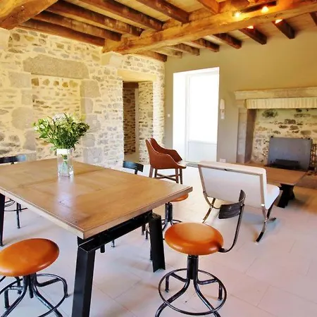 Sleeps 8 Pool Wifi Hébergement de vacances Avrillé